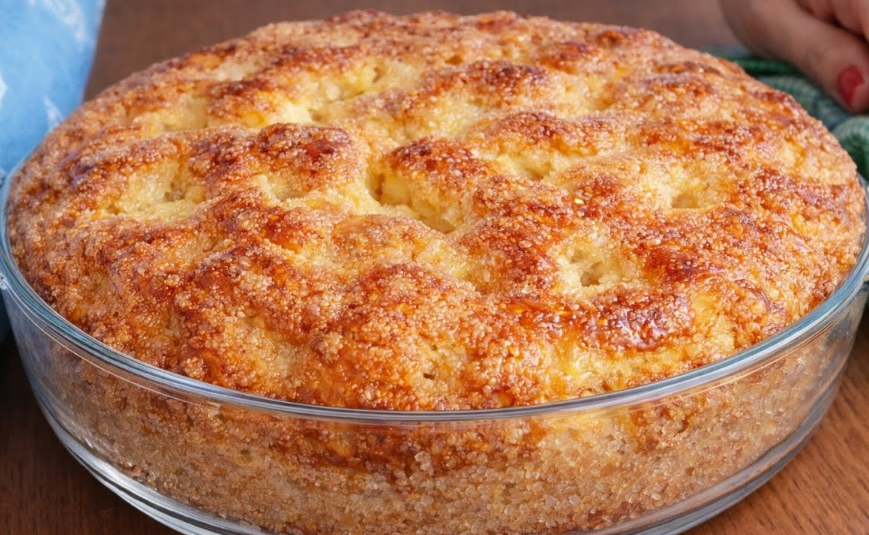 Italian-Style Fluffy Sweet Pie with Cream